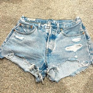 Levi’s jean shorts size W26